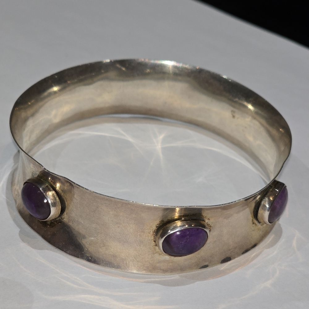 Vintage Mexico TS-10 925 sterling silver bangle with deep real purple amethysts